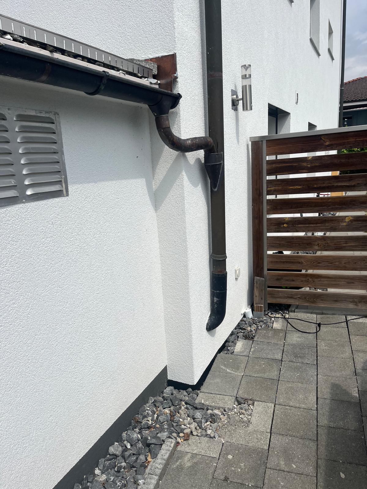 Detailaufnahme einer frisch renovierten Fassade